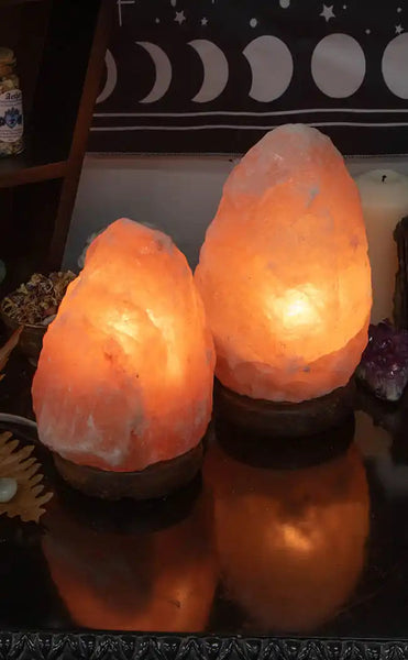 Cleansing crystals with online himalayan salt lamp